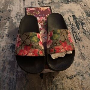 Gucci bloom slides